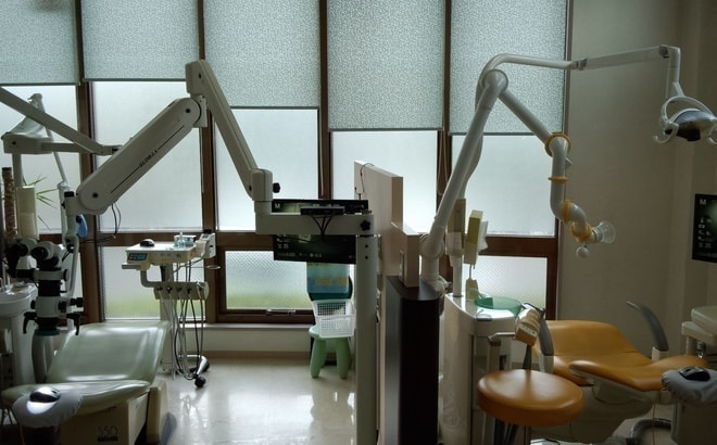 和泉市くぼ歯科/マイクロスコープ2台使い